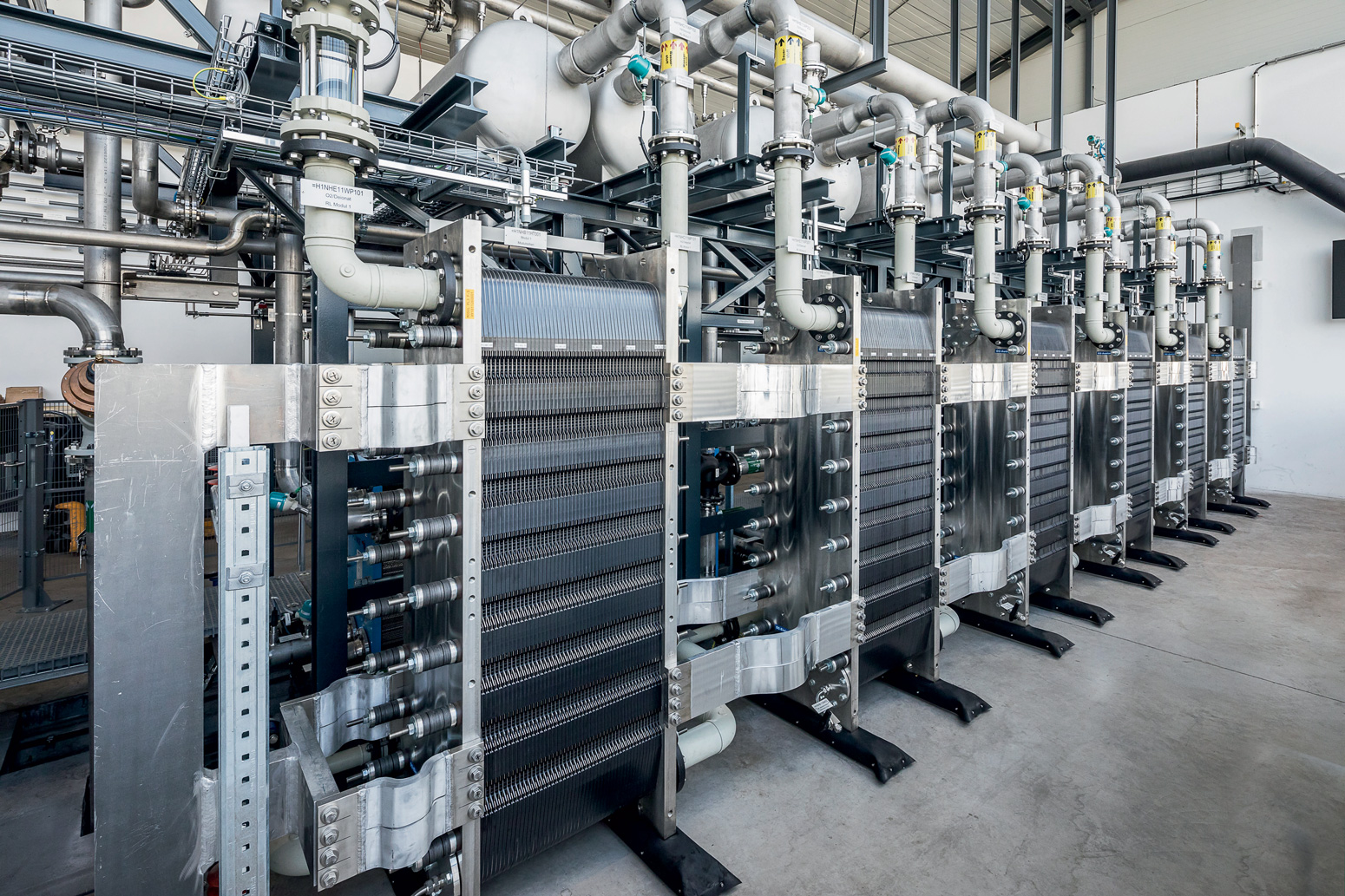 Green-hydrogen-electrolysis-facility-at-the-voestalpine-integrated-steel-plant-in-Austria.jpg