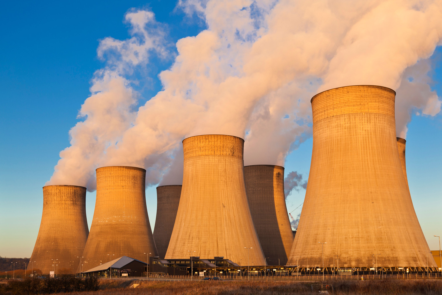Ratcliffe-on-Soar-coal-fired-power-station_D6BTE0.jpg