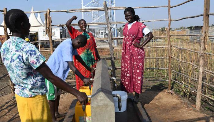 South-Sudan-solar-powered-pumps_2000x1000.jpg