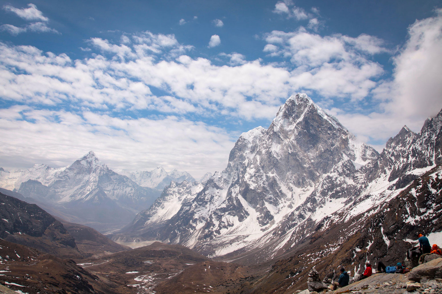 View-of-Ama-Dablam-on-the-way-to-Everest-Base-Camp-Nepal_2DAF0AJ.jpg