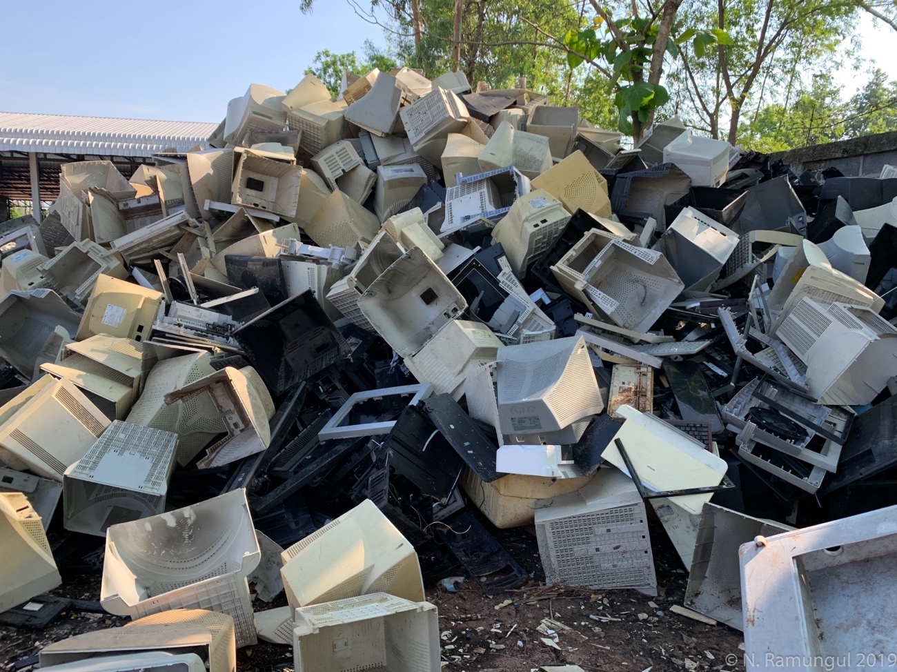A pile of computer monitors
AI-generated content may be incorrect.
